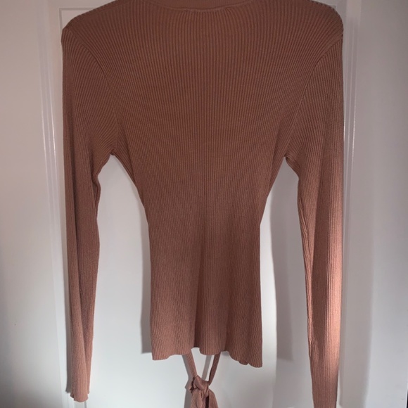 Pink top with tie around - Picture 2 of 2